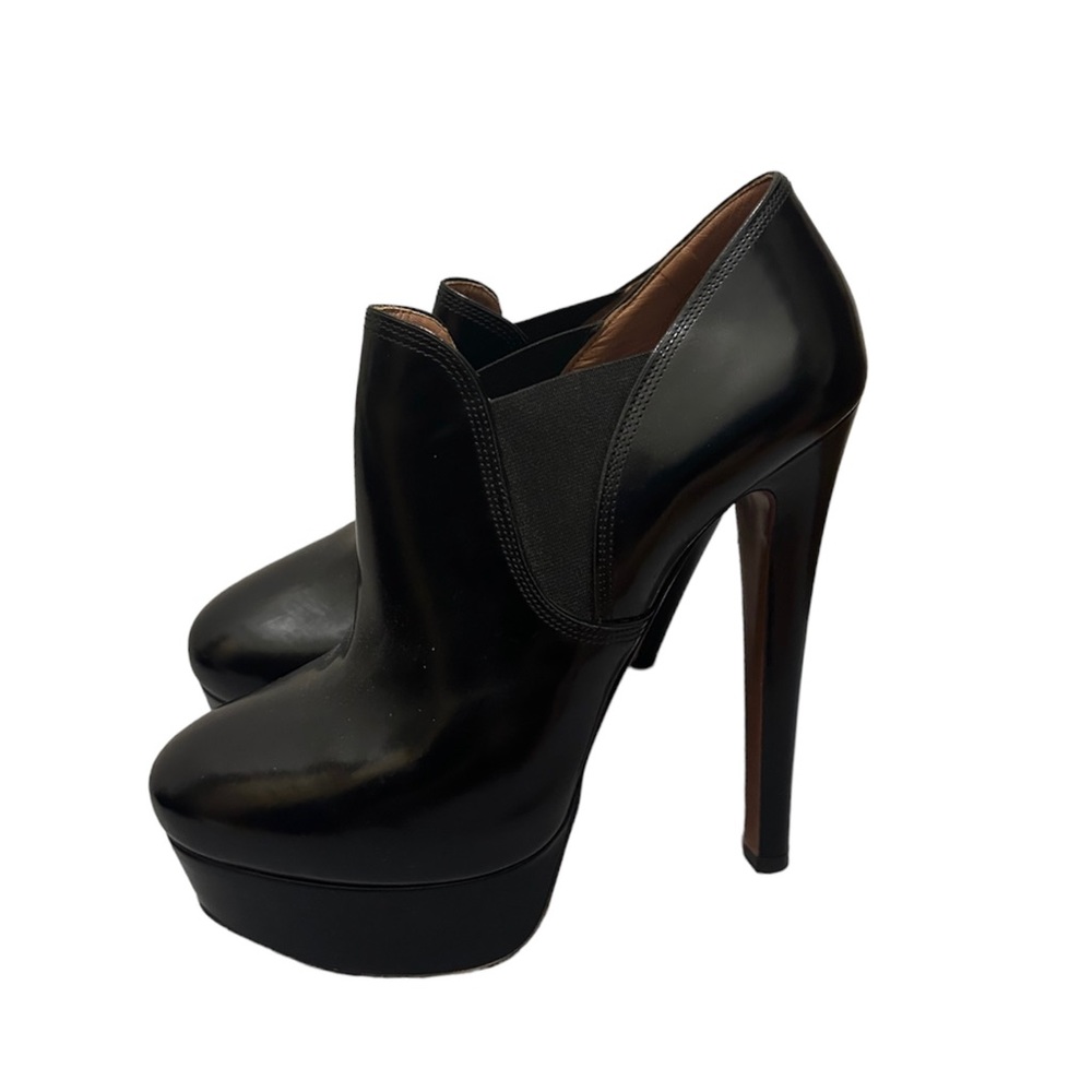 Alaia high heeled booties